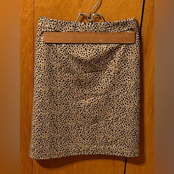 Women’s Skirt - Picture 2 of 2